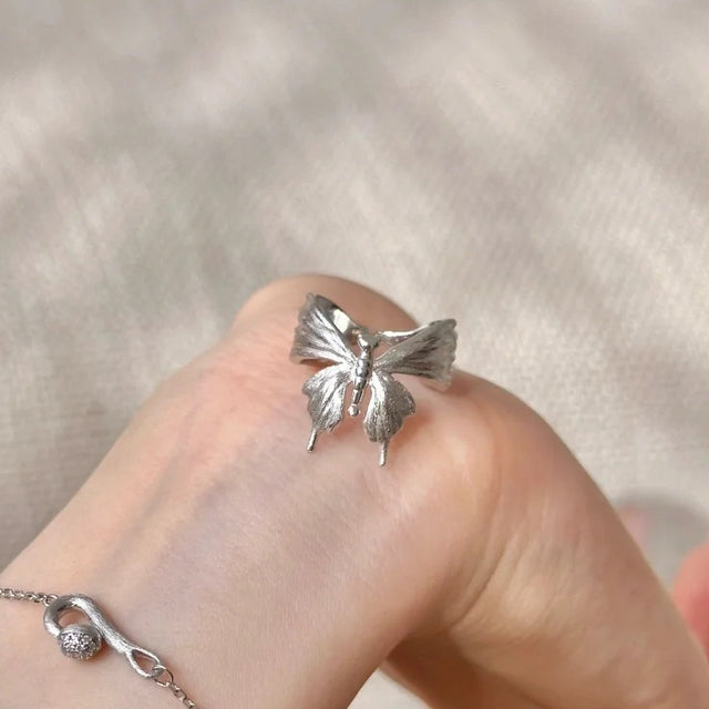 Bow - tterfly Ring