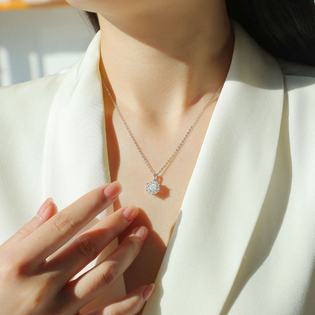 Lonely Star Diamond Necklace