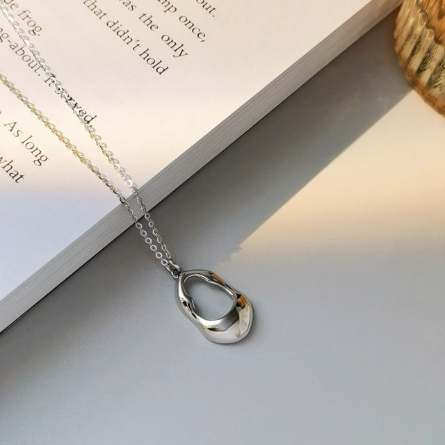 Ethereal Curve Necklace