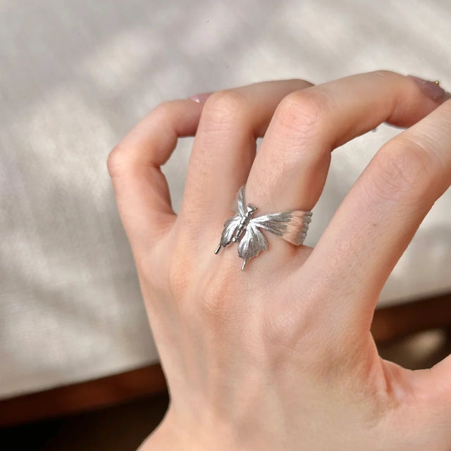 Bow - tterfly Ring