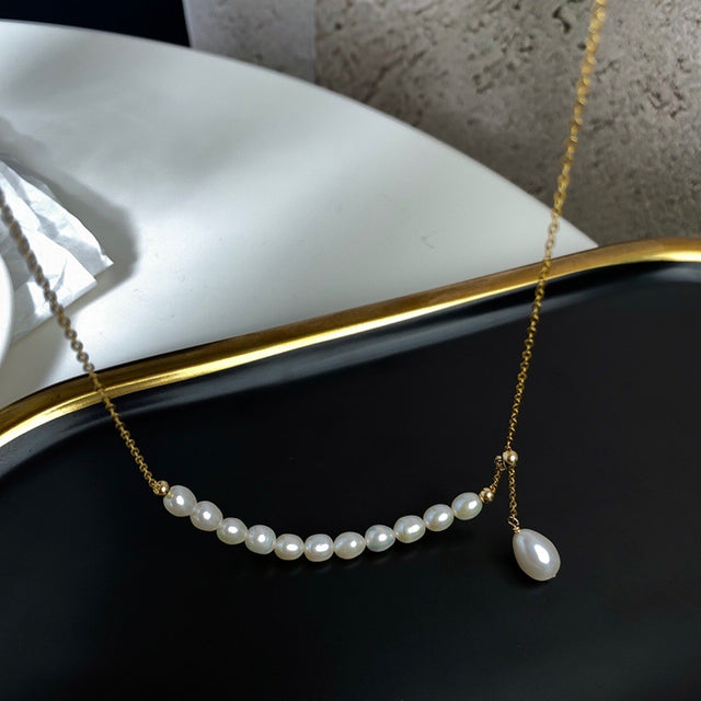 Asymmetry Pearl Necklace
