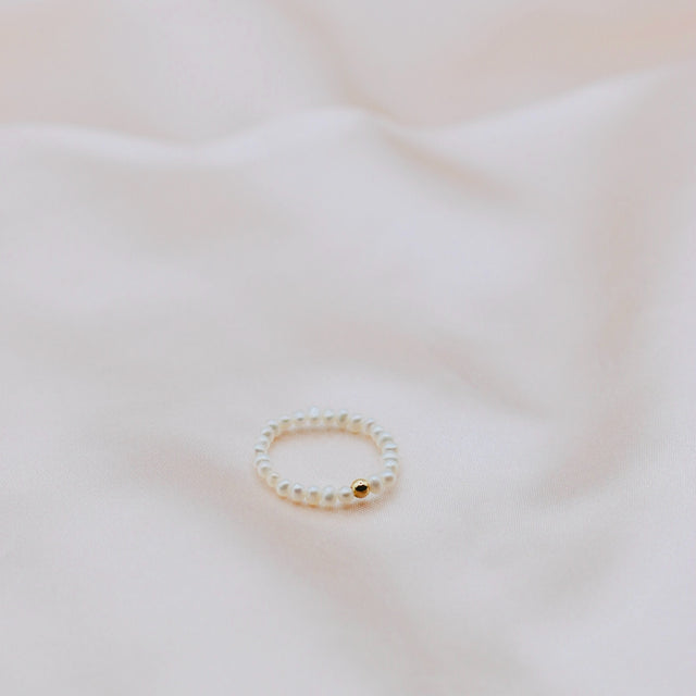Sweet Pearl & Gold Ring