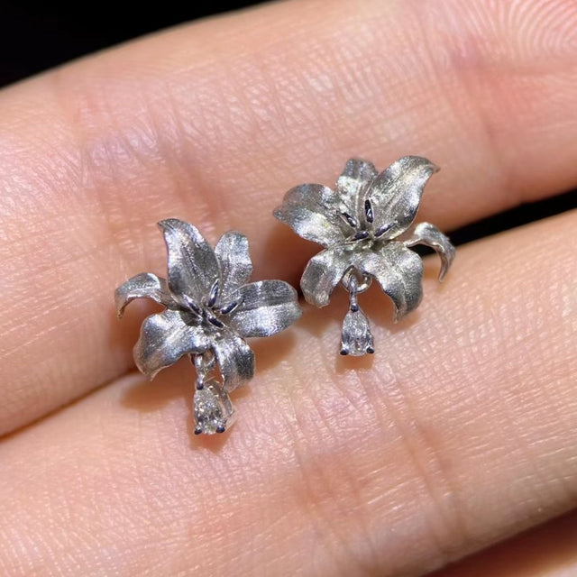 Lily Silver Earrings