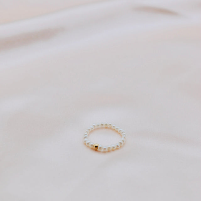 Sweet Pearl & Gold Ring